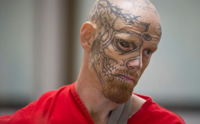 Ο τρομακτικός εγκληματίας με το τατουάζ στο μάτι