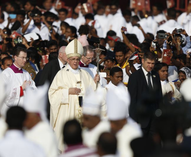 Βούλιαξε η Σρι Λάνκα στην πρώτη τελετή αγιοποίησης από τον Πάπα Φραγκίσκο