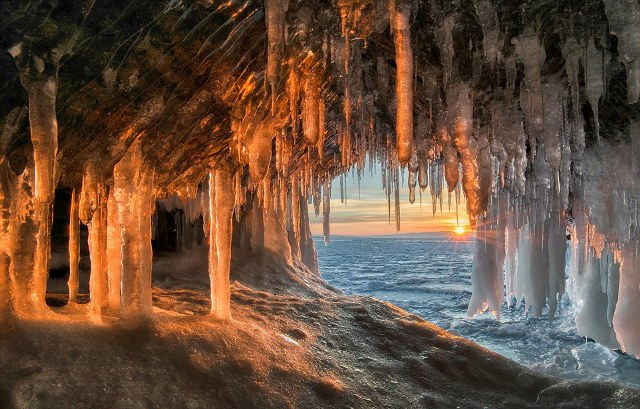 Μαγευτικές εικόνες από ένα παγωμένο ηλιοβασίλεμα