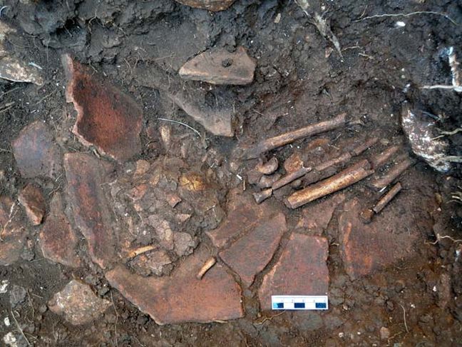 Ζευγάρι βρέθηκε αγκαλιασμένο στην ανασκαφή στον Διρό