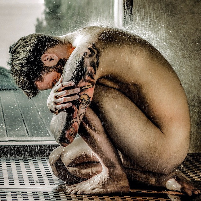 Γυμνός στο Instagram ο Θοδωρής Μαραντίνης