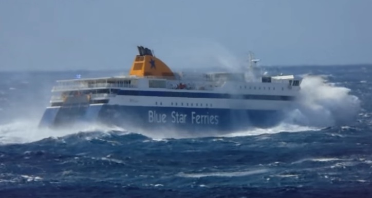 Μάχη με τα κύματα για το Blue Star Paros