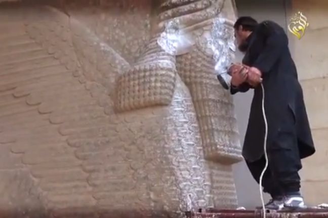Γλυπτά χιλιάδων ετών κατέστρεψε το Ισλαμικό Κράτος