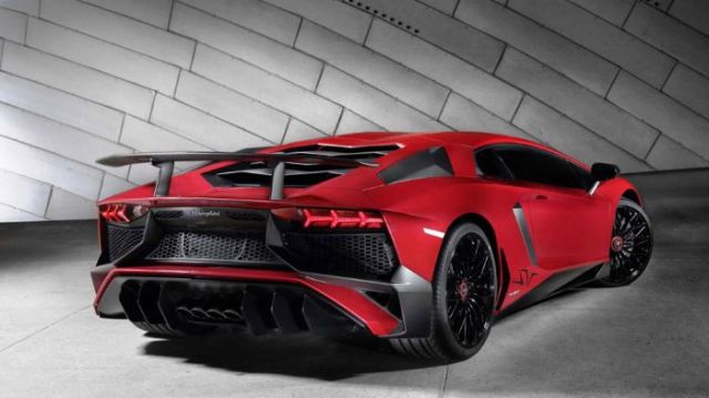 Με 750 ίππους η νέα Lamborghini Aventador Superveloce (pics)