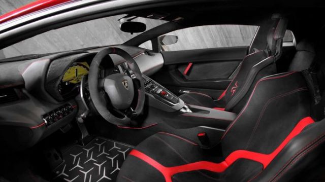 Με 750 ίππους η νέα Lamborghini Aventador Superveloce (pics) Με 750 ίππους η νέα Lamborghini Aventador Superveloce (pics)