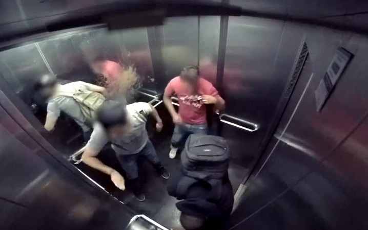 Κι αν σε πιάσει διάρροια στο ασανσέρ;