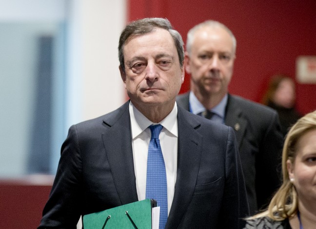 «Το μεγαλύτερο γεράκι της ΕΚΤ πιέζει να σταματήσει ο ELA»