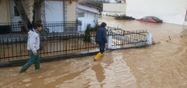 Στις Σέρρες για τις πλημμύρες ο Χρυσόγονος