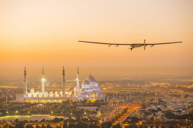 Ηλιακό αεροπλάνο ξεκίνησε το γύρο του κόσμου χωρίς καύσιμα