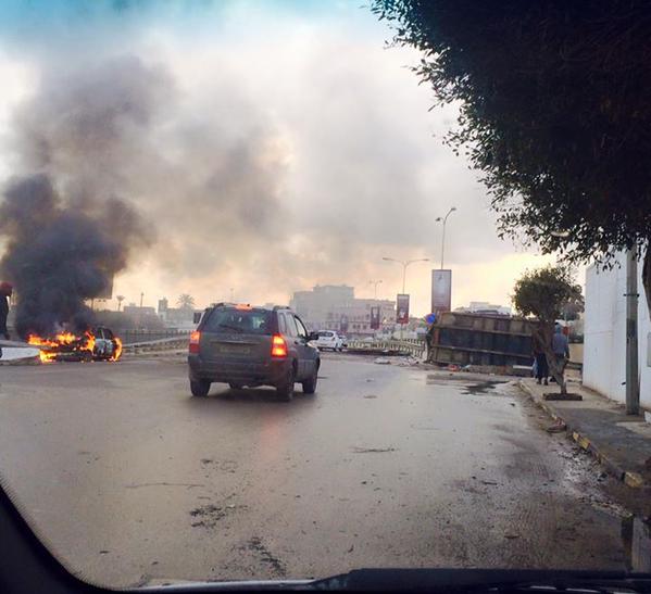 Αιματηρή έκρηξη παγιδευμένων αυτοκινήτων στη Λιβύη