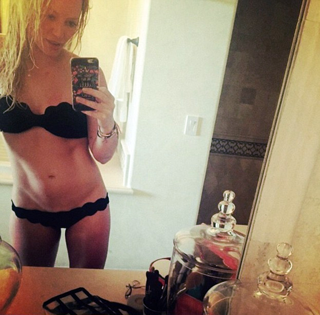 Η σeξι selfie της Hilary Duff