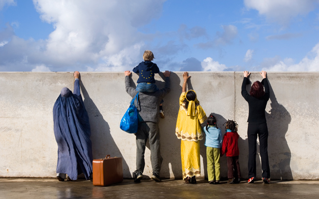 Οι τραγικές περιπέτειες των προσφύγων ανά τον πλανήτη
