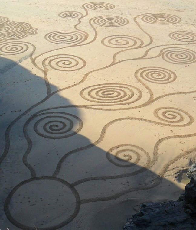 Μοναδικά γεωμετρικά σχέδια στην άμμο