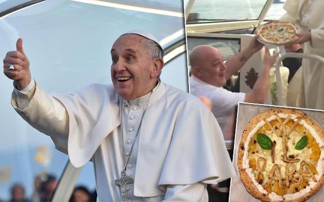 Ο Πάπας δέχτηκε… πίτσα στο Popemobile