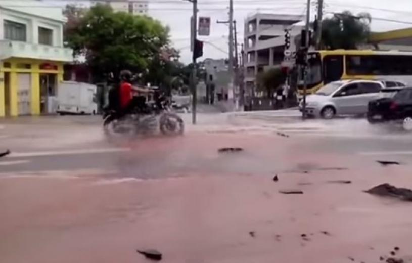 Χαντάκι «κατάπιε» μοτοσικλέτα στη Βραζιλία