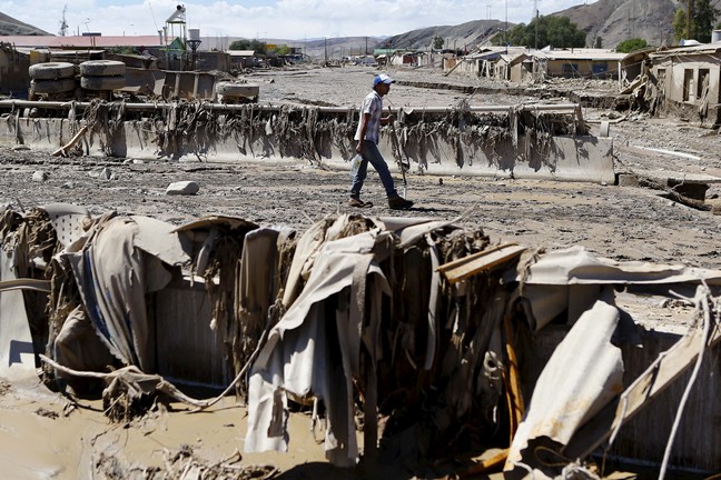 Νεκροί και χιλιάδες εκτοπισμένοι από τις πλημμύρες στη Χιλή