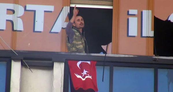 Ένοπλοι στα γραφεία του κυβερνόντος ΑΚΡ στην Τουρκία