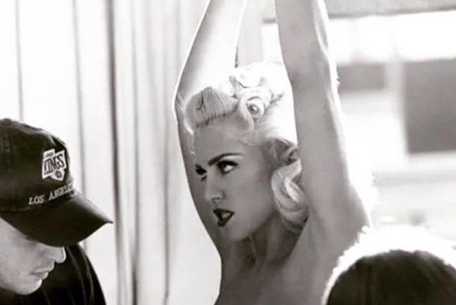 Το Instagram κατέβασε topless πόζα της Madonna