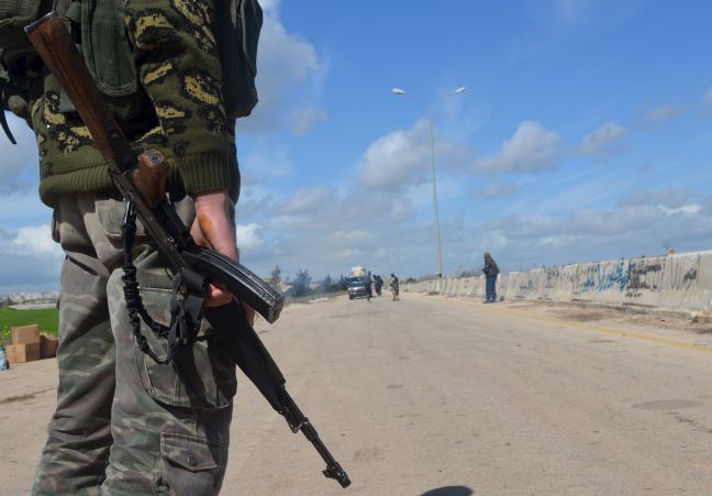 Πώς η Γαλλία παρέδωσε όπλα στους σύρους αντάρτες παρά το εμπάργκο