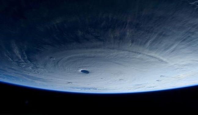 Πώς φαίνεται ένας φονικός τυφώνας από το διάστημα
