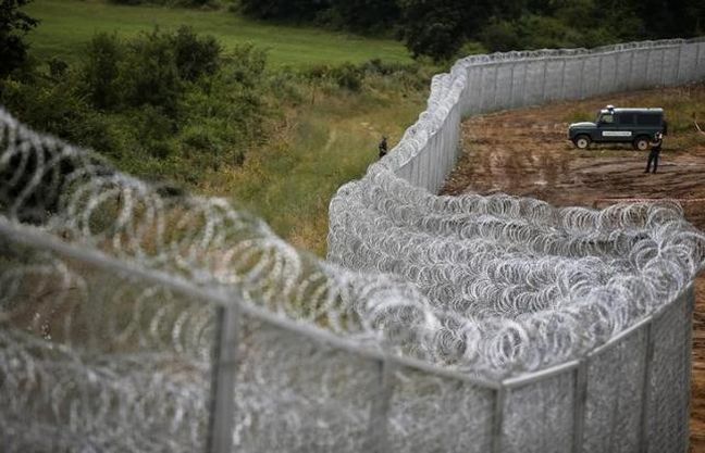 Η Ουγγαρία επεκτείνει το φράχτη και στα σύνορα με τη Ρουμανία