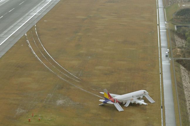 Αεροσκάφος της Asiana Airlines βγήκε από το διάδρομο