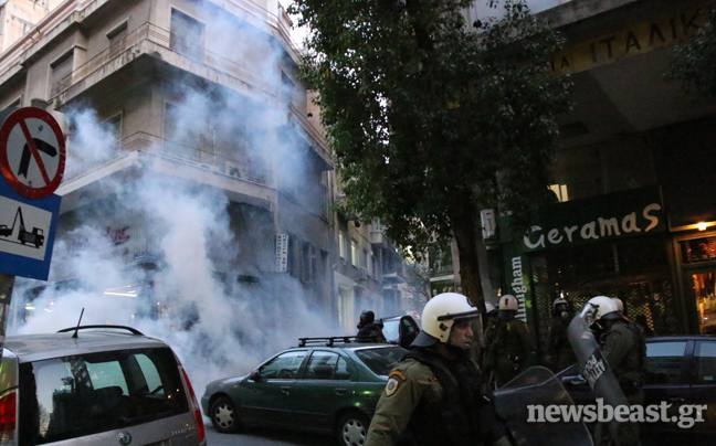 Επεισόδια και φωτιές στα Εξάρχεια