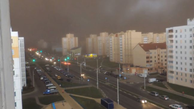 Καταιγίδα έκανε την ημέρα νύχτα στη Λευκορωσία