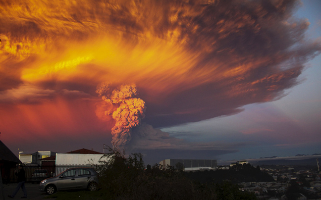 Εντυπωσιακές εικόνες από το ηφαίστειο Calbuco που «ξύπνησε»