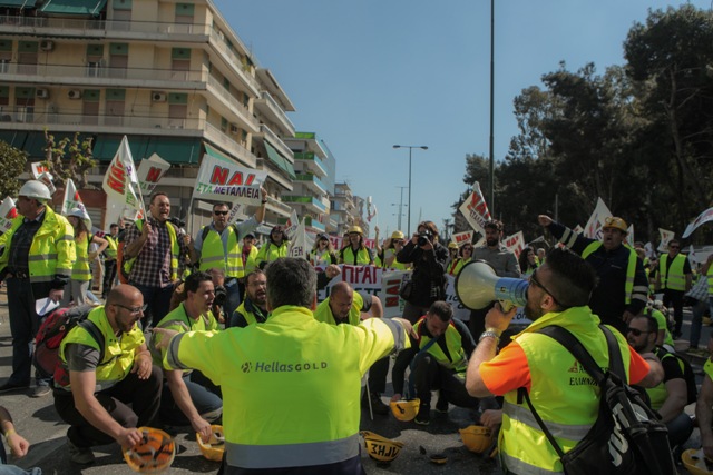 «Θέλουμε να μάθουμε τι εμποδίζει τον έλεγχο των αδειών και μας κρατά σε ομηρία»