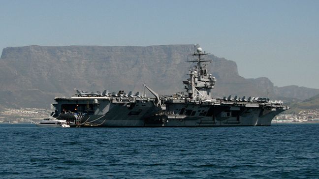 Προειδοποιητικά πυρά από αμερικάνικο πολεμικό σκάφος στον Αραβικό Κόλπο