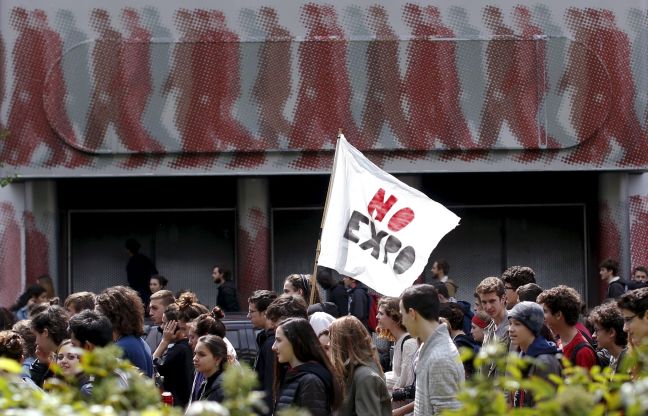 Φοιτητές διαδηλώνουν στο Μιλάνο κατά της Expo 2015