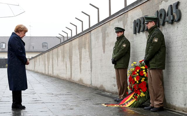 Μέρκελ: Δεν θα ξεχάσουμε τις φρικαλεότητες των Ναζί