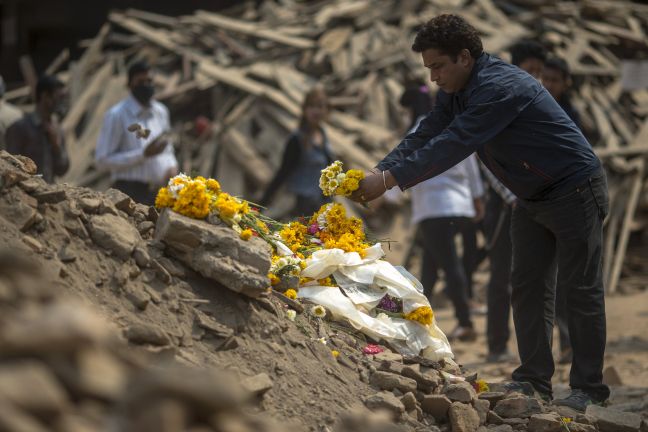 Στους 7.759 οι νεκροί του σεισμού στο Νεπάλ