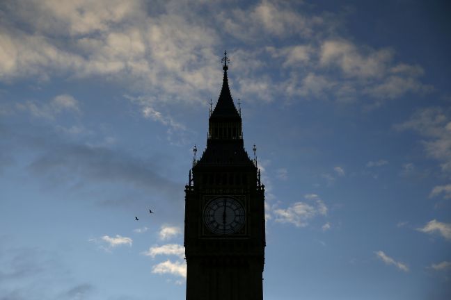 Οι Λονδρέζοι διαδηλώνουν κατά των βρετανικών επιδρομών στη Συρία