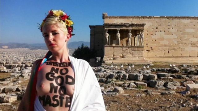 Γυμνόστηθη Femen στην Ακρόπολη!