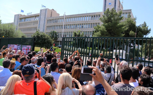 Εργαζόμενοι της ΕΡΤ μπήκαν στο Ραδιομέγαρο