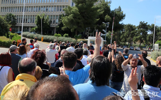 Εργαζόμενοι της ΕΡΤ μπήκαν στο Ραδιομέγαρο