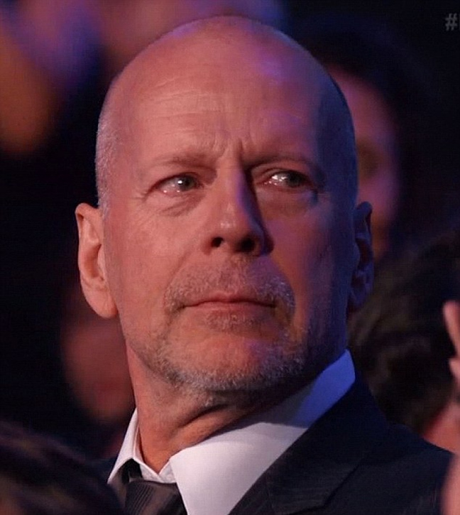 Γιατί δάκρυσε ο Bruce Willis (photos)