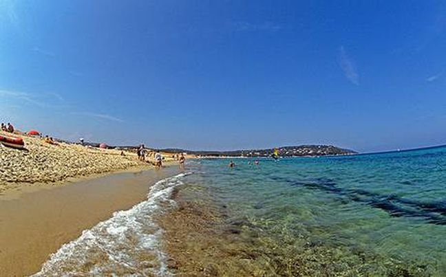 Ελληνική παραλία γuμνιστών στις καλύτερες του κόσμου