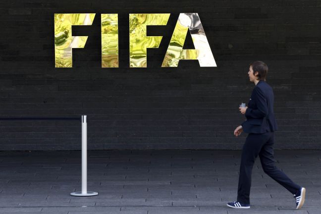 Έξι εντάλματα σύλληψης της Ιντερπόλ για το σκάνδαλο της FIFA