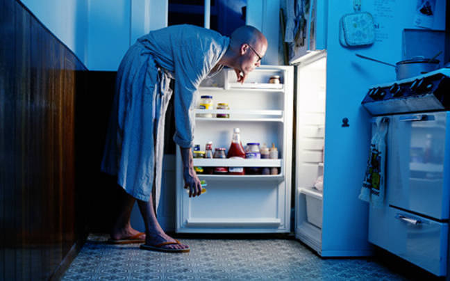 Ο λόγος που οι πόρτες των ψυγείων ανοίγουν με μαγνήτη
