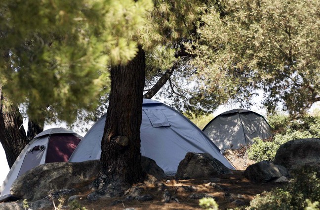 Μπορούν να με συλλάβουν για ελεύθερο κάμπινγκ..;