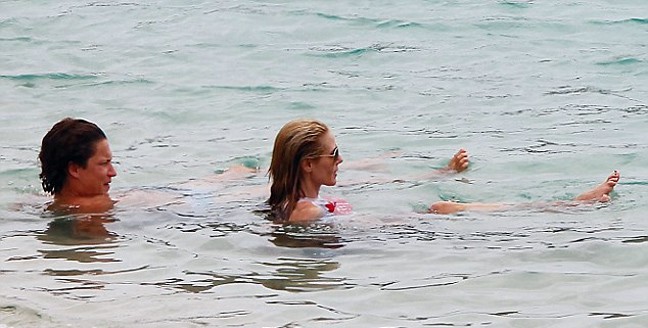 Η Heidi Klum γιορτάζει τον έρωτά της εντός θαλάσσης (photos)