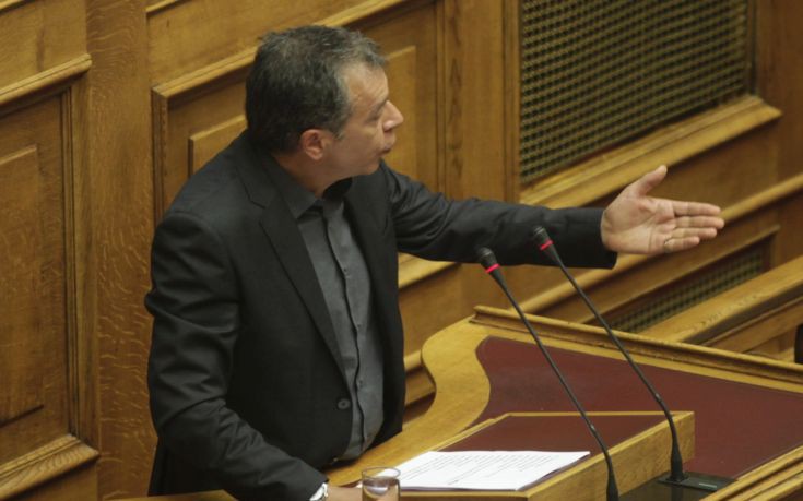 Θεοδωράκης: Ποτέ δεν ζήσατε από την δουλειά σας, είστε κομματικοί υπάλληλοι