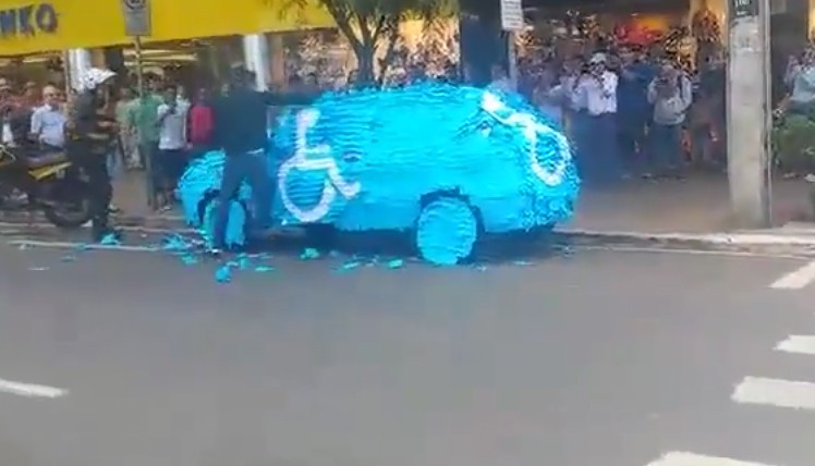 Όταν παρκάρεις σε θέση αναπήρων στην Βραζιλία