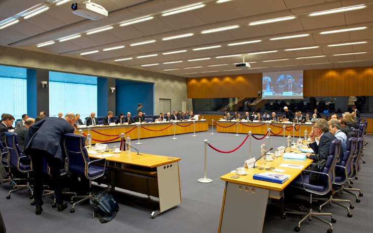 Το Eurogroup εκταμιεύει τη δόση των 2+10 δισ. ευρώ