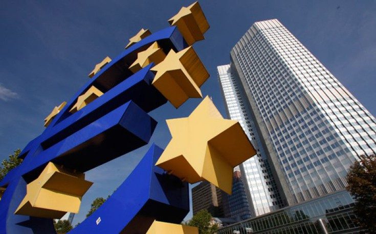 Νομισματική χαλάρωση από την ΕΚΤ βλέπουν οι οικονομολόγοι