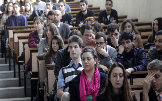 ΦΟΙΤΗΤΕΣ ΑΜΦΙΘΕΑΤΡΟ