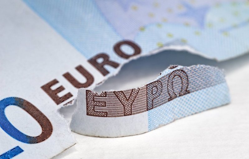 Bloomberg: Αβέβαιο το μέλλον της Ελλάδας στο ευρώ
